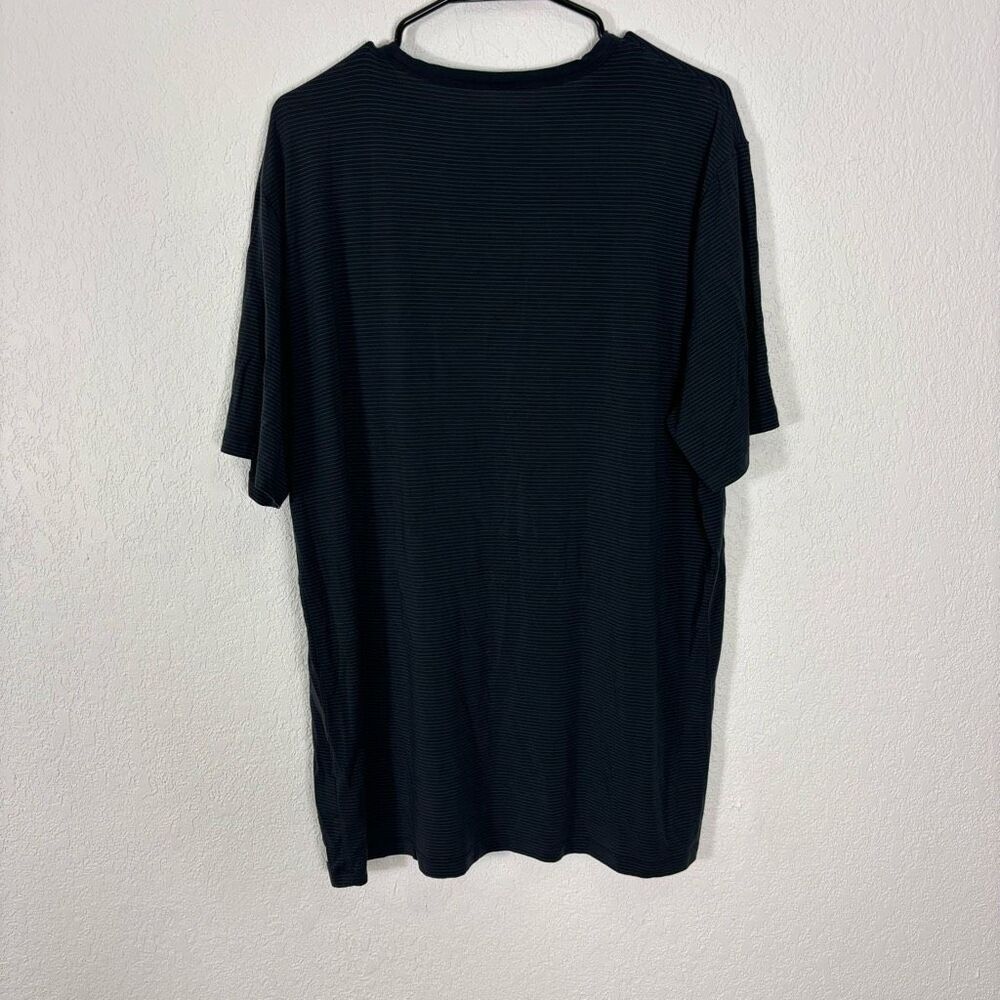 Vuori Black with Grey Striped Linear Tech Pocket Tshirt Size XL - Picture 2 of 7